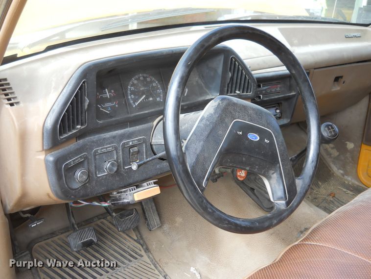 image for item DF4569 1991 Ford F450 Super Duty  dump truck