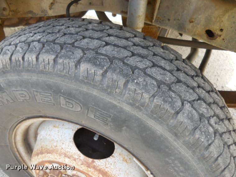 image for item DF4569 1991 Ford F450 Super Duty  dump truck