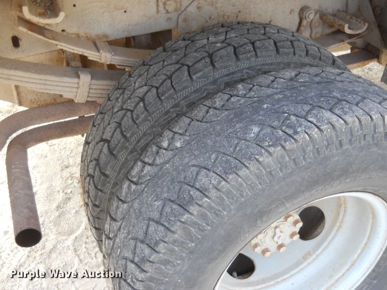 image for item DF4569 1991 Ford F450 Super Duty  dump truck