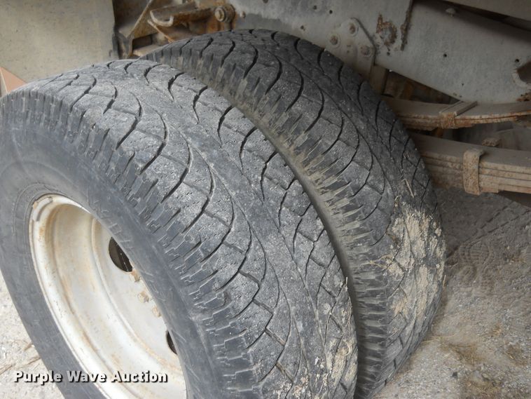 image for item DF4569 1991 Ford F450 Super Duty  dump truck