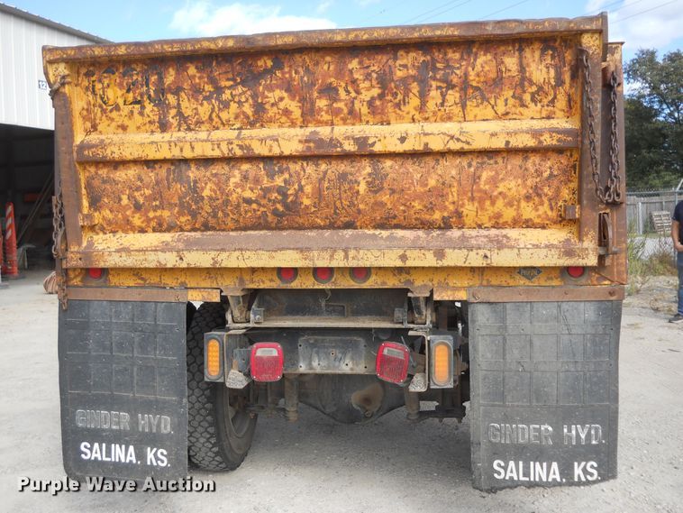 image for item DF4571 1999 Chevrolet C6500  dump truck