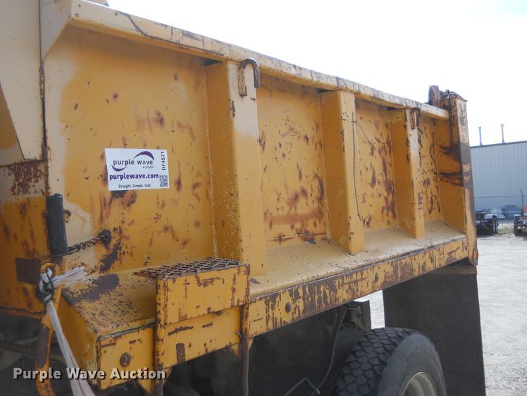 image for item DF4571 1999 Chevrolet C6500  dump truck