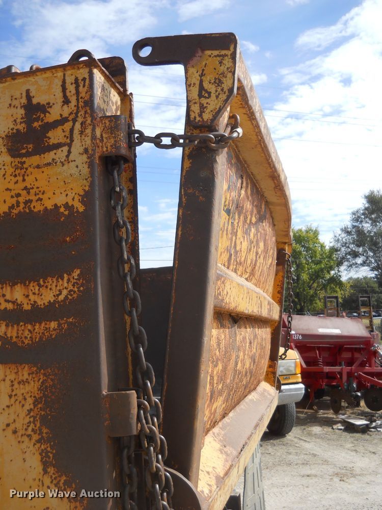 image for item DF4571 1999 Chevrolet C6500  dump truck