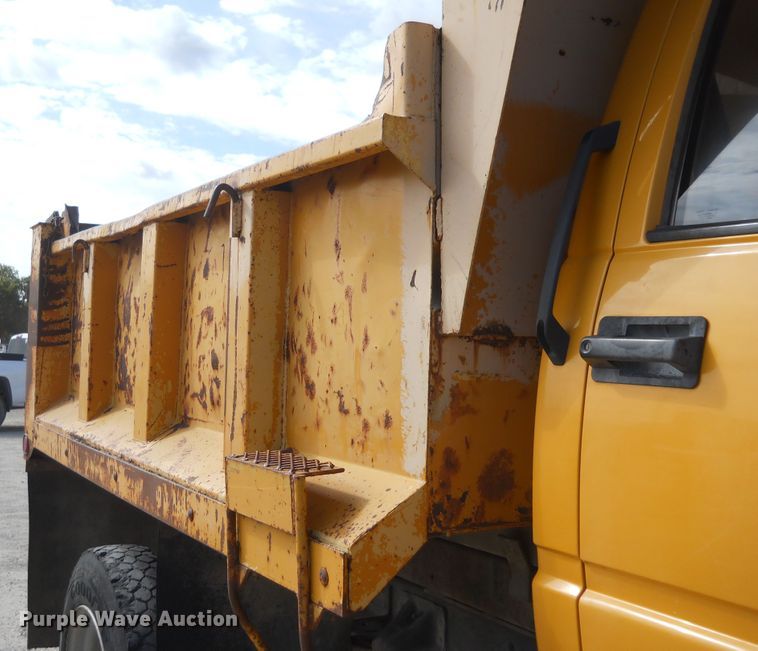image for item DF4571 1999 Chevrolet C6500  dump truck