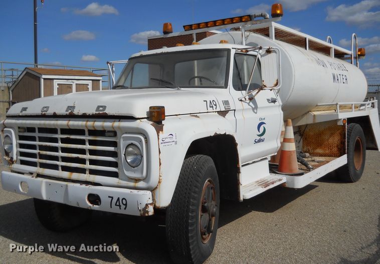image for item DF4572 1979 Ford F800  water truck
