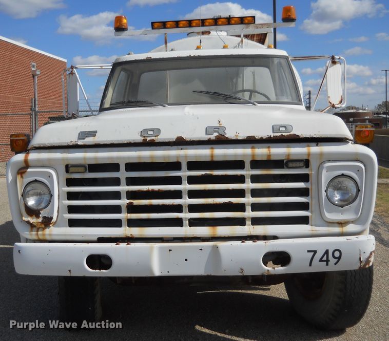 image for item DF4572 1979 Ford F800  water truck