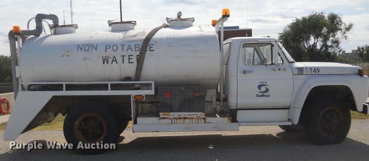 image for item DF4572 1979 Ford F800  water truck