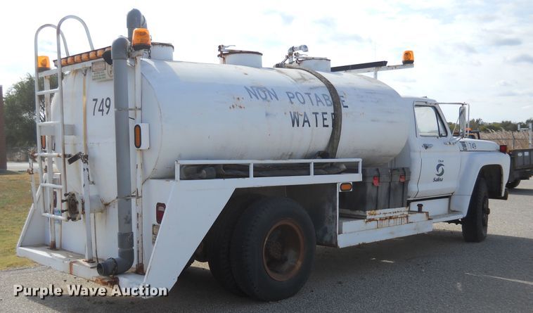 image for item DF4572 1979 Ford F800  water truck