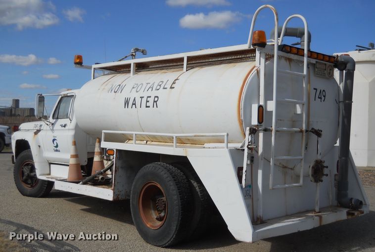 image for item DF4572 1979 Ford F800  water truck