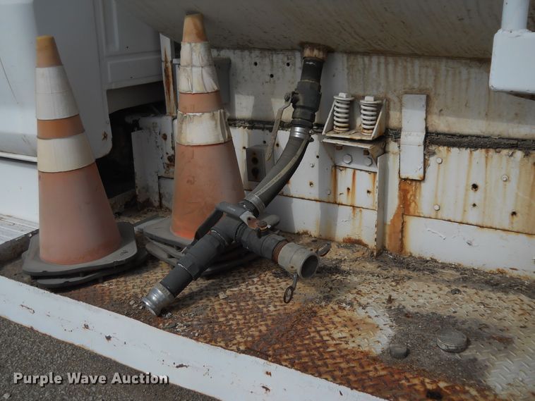 image for item DF4572 1979 Ford F800  water truck