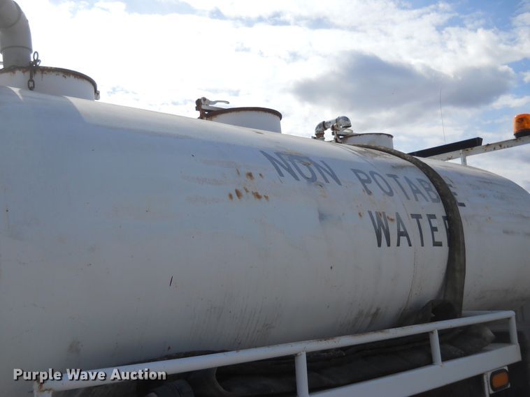 image for item DF4572 1979 Ford F800  water truck