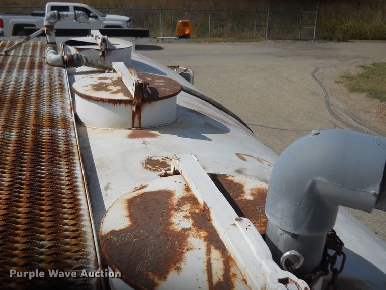 image for item DF4572 1979 Ford F800  water truck