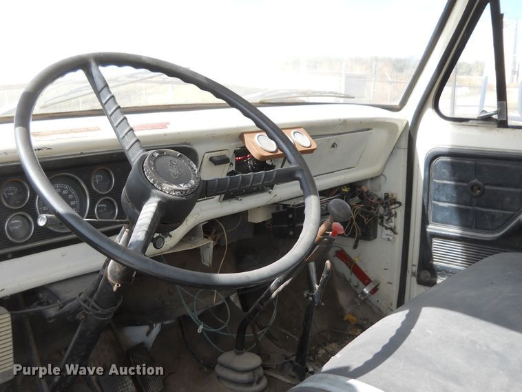 image for item DF4572 1979 Ford F800  water truck