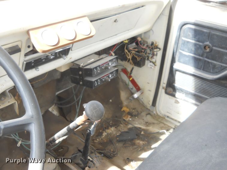 image for item DF4572 1979 Ford F800  water truck