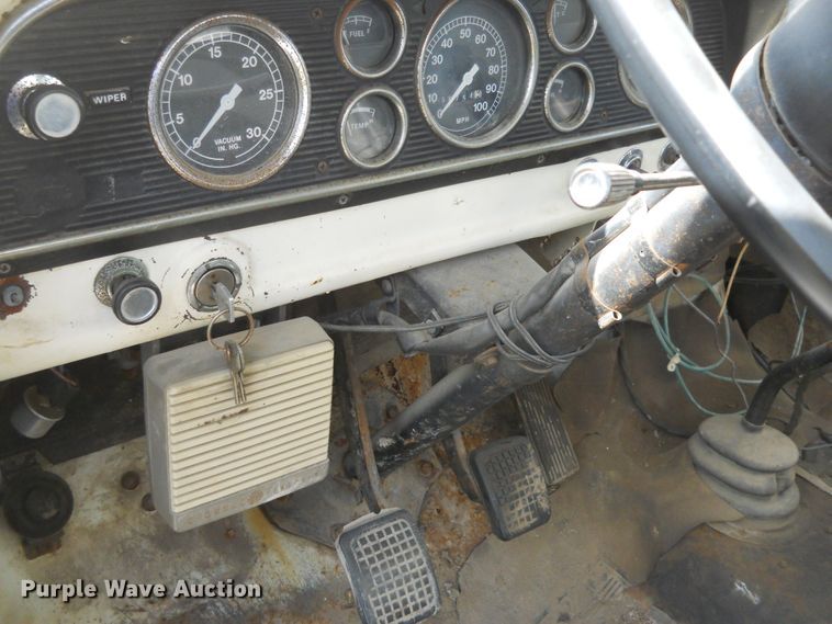 image for item DF4572 1979 Ford F800  water truck