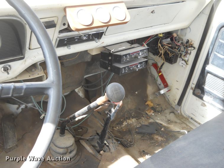 image for item DF4572 1979 Ford F800  water truck