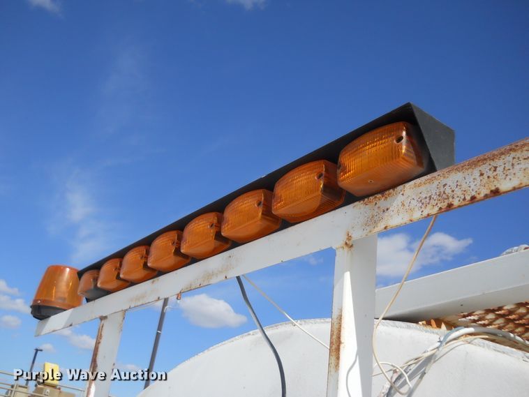 image for item DF4572 1979 Ford F800  water truck