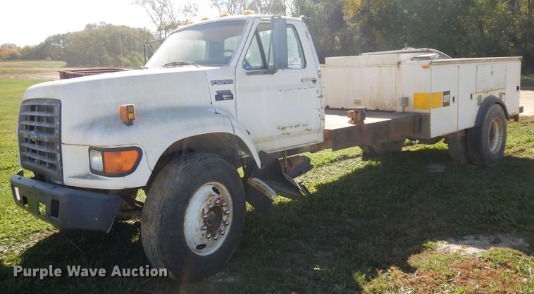 image for item DF6677 1998 Ford F700  utility truck