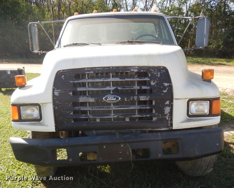 image for item DF6677 1998 Ford F700  utility truck