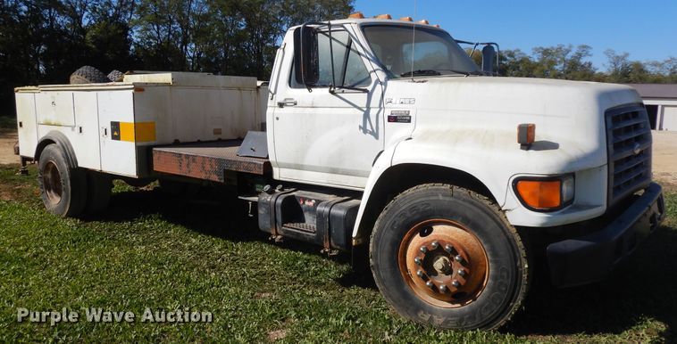 image for item DF6677 1998 Ford F700  utility truck
