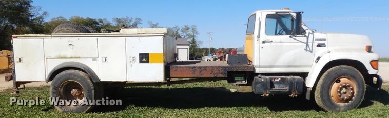 image for item DF6677 1998 Ford F700  utility truck