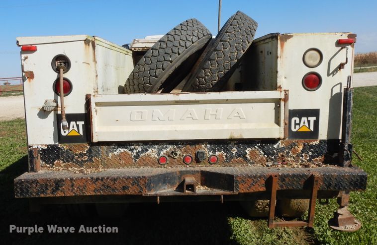 image for item DF6677 1998 Ford F700  utility truck