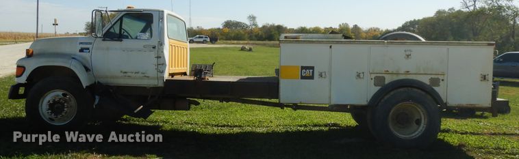 image for item DF6677 1998 Ford F700  utility truck