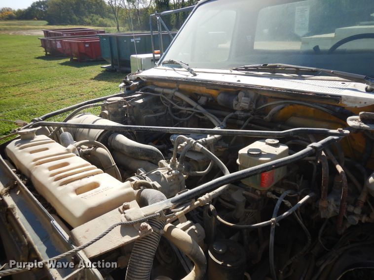 image for item DF6677 1998 Ford F700  utility truck