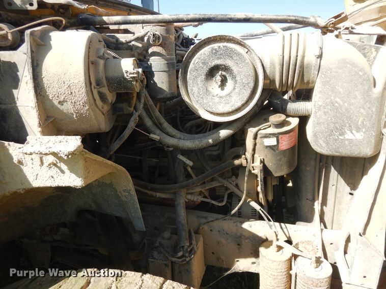 image for item DF6677 1998 Ford F700  utility truck