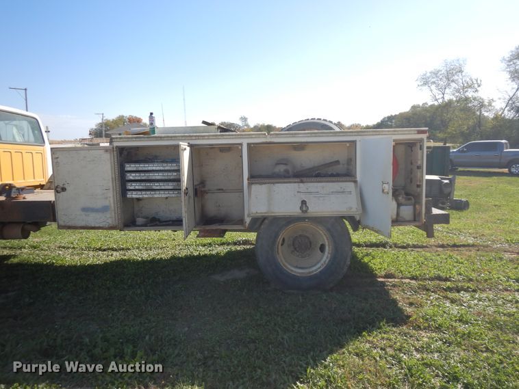 image for item DF6677 1998 Ford F700  utility truck