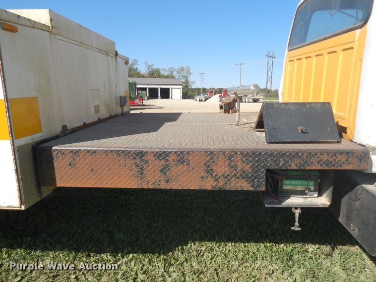 image for item DF6677 1998 Ford F700  utility truck