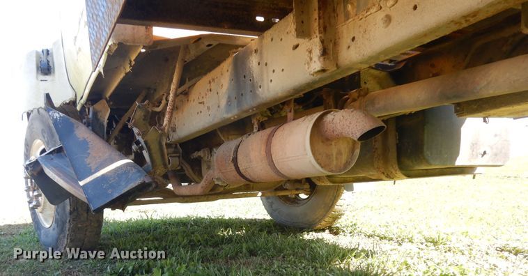 image for item DF6677 1998 Ford F700  utility truck