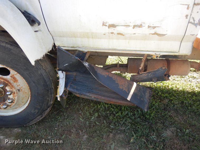 image for item DF6677 1998 Ford F700  utility truck