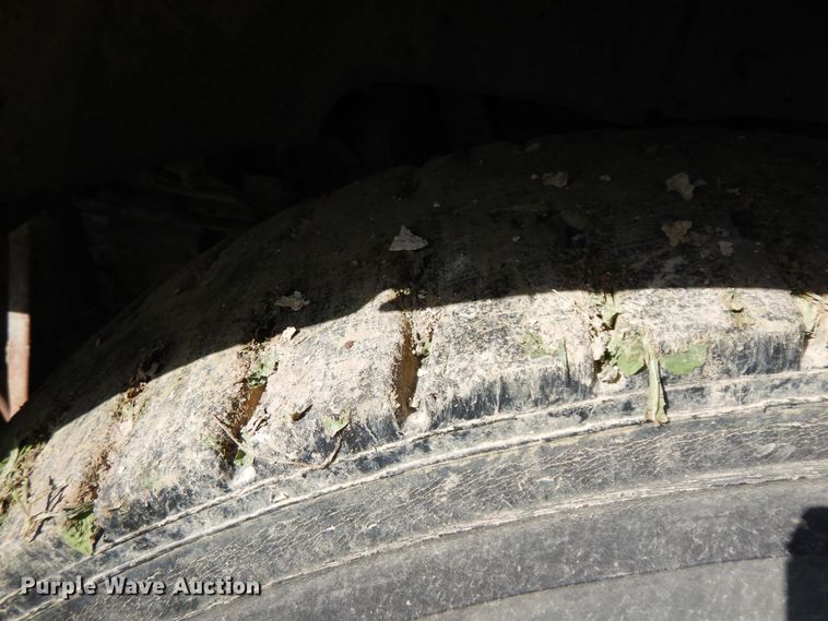 image for item DF6677 1998 Ford F700  utility truck