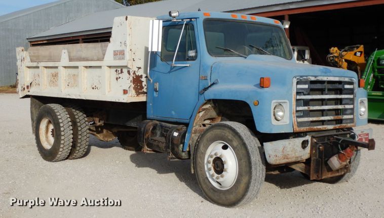 image for item DG6955 1986 International 1954  dump truck