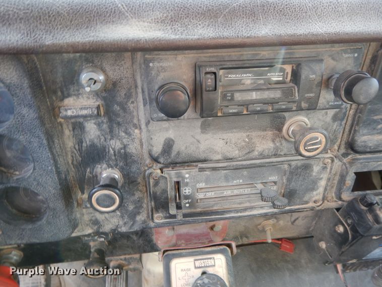 image for item DG6955 1986 International 1954  dump truck