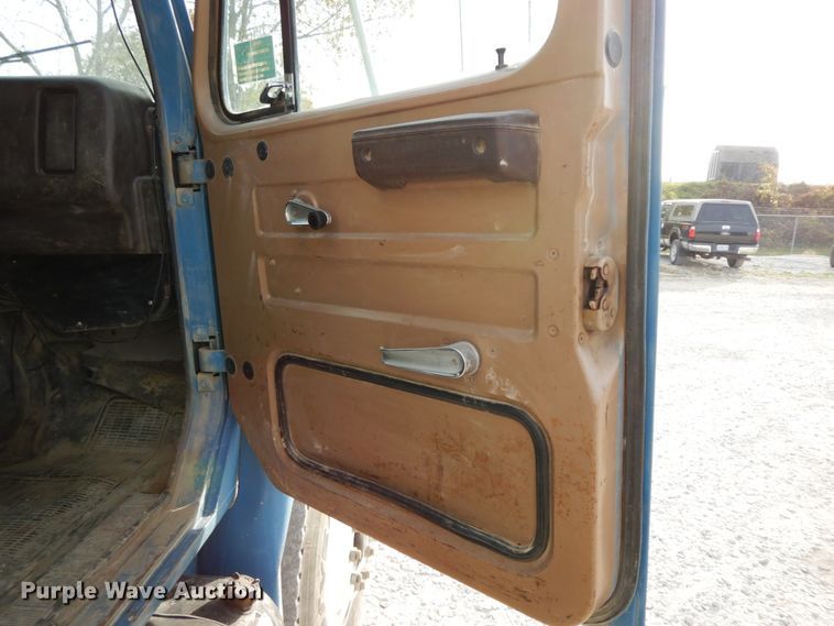 image for item DG6955 1986 International 1954  dump truck