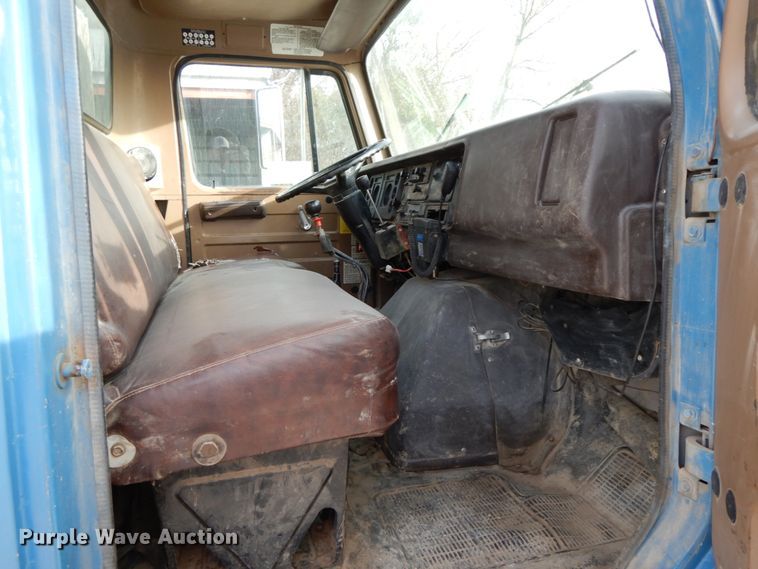 image for item DG6955 1986 International 1954  dump truck