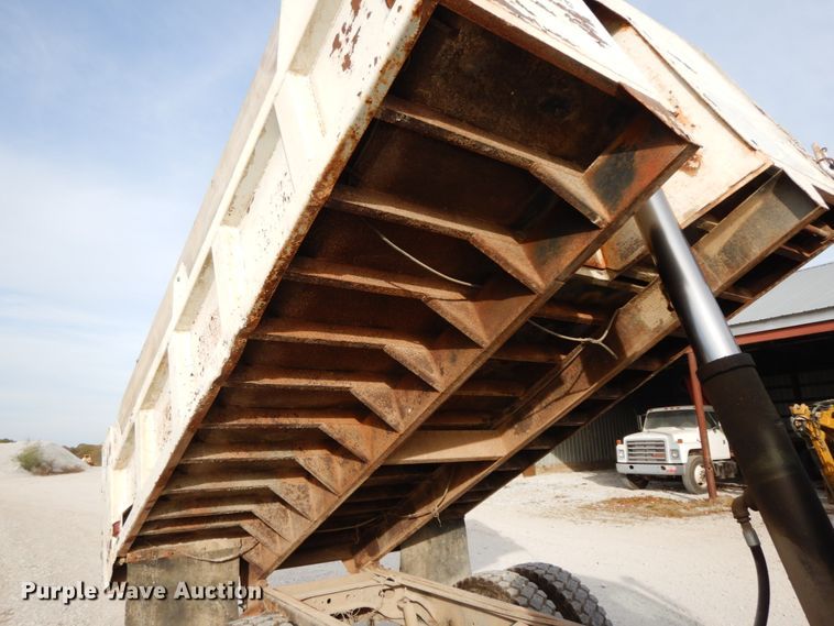 image for item DG6955 1986 International 1954  dump truck