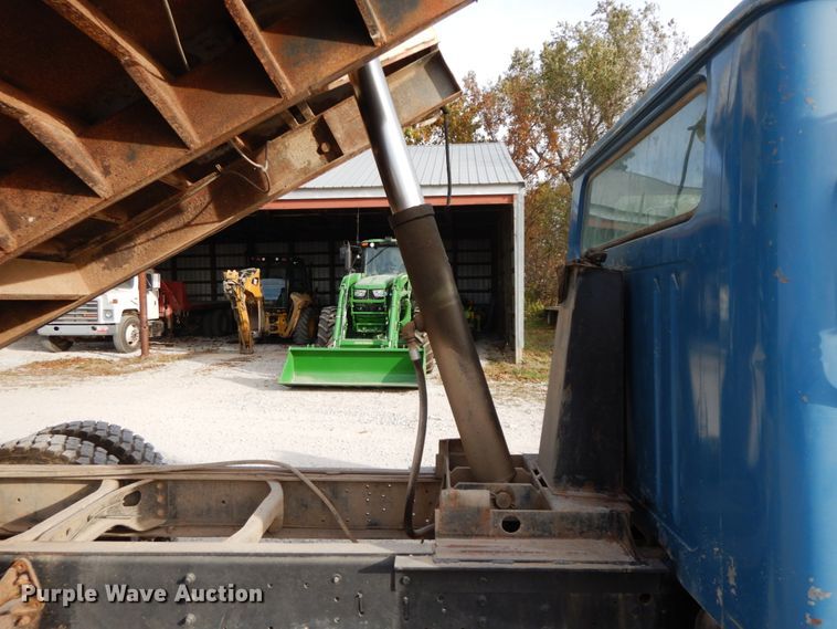 image for item DG6955 1986 International 1954  dump truck