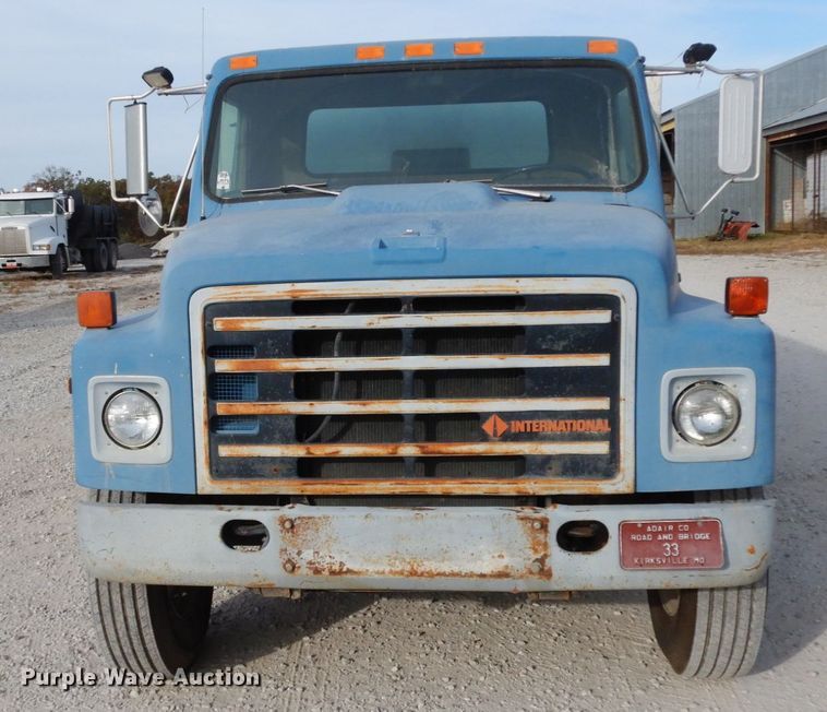 image for item DG6956 1987 International 1954  dump truck