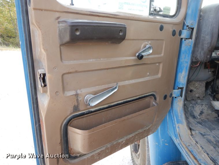 image for item DG6956 1987 International 1954  dump truck