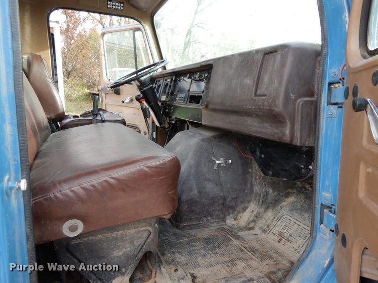 image for item DG6956 1987 International 1954  dump truck