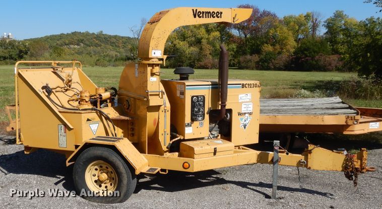 image for item DH0218 Vermeer BC1230A wood chipper