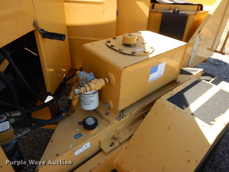 image for item DH0218 Vermeer BC1230A wood chipper