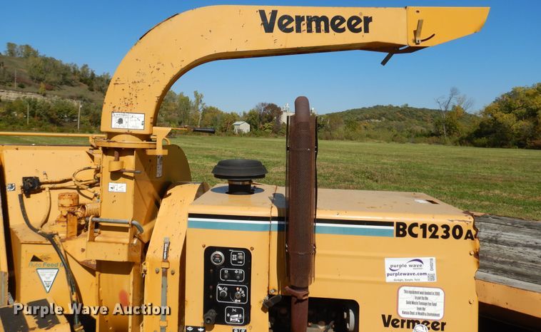 image for item DH0218 Vermeer BC1230A wood chipper