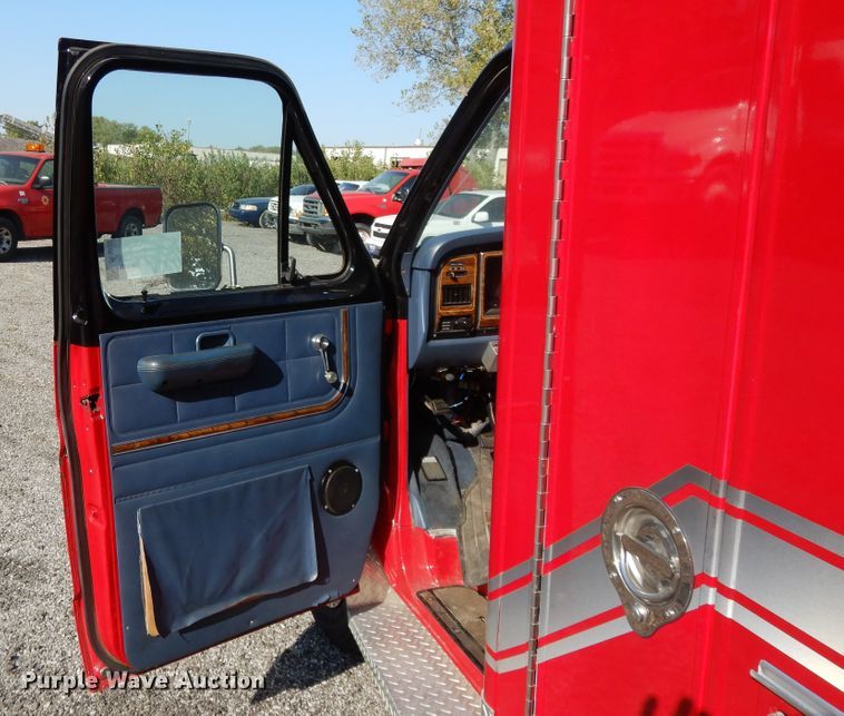image for item DH0230 1988 Ford Econoline E350  mobile command center vehicle
