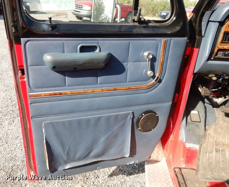 image for item DH0230 1988 Ford Econoline E350  mobile command center vehicle