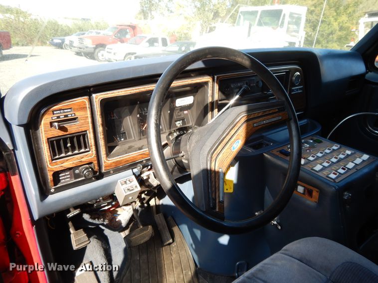 image for item DH0230 1988 Ford Econoline E350  mobile command center vehicle