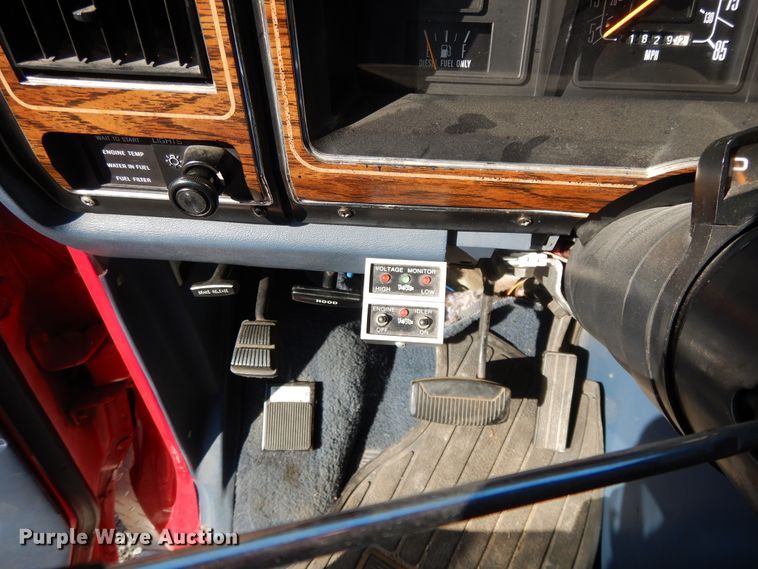 image for item DH0230 1988 Ford Econoline E350  mobile command center vehicle